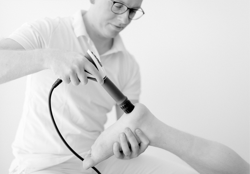 Dr-Florian-Haselsteiner-Stosswellentherapie